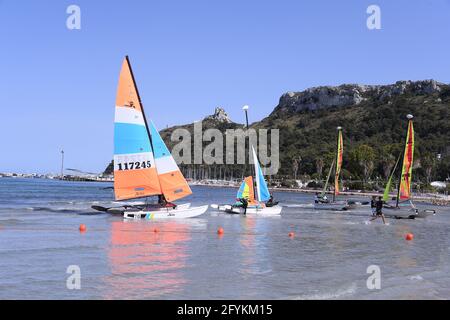 Cagliari, Italy. 28th May, 2021. People prepare to sail their boats on the sea in Cagliari, Sardinia, Italy, on May 28, 2021. All Italian regions have turned to 'yellow' since Monday, indicating a low risk of contagion, and the lowest level of anti-COVID-19 restrictions, according to the country's national health authorities. Credit: Alberto Lingria/Xinhua/Alamy Live News Stock Photo