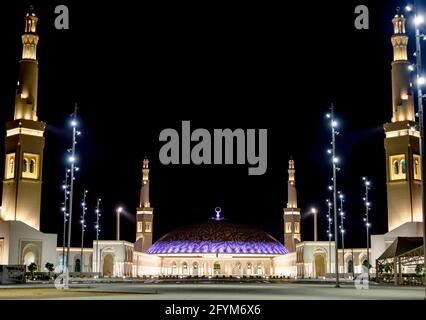 A large mosque located in Al Ain, United Arab Emirates taken at night Stock Photo