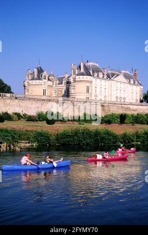 FRANCE, SARTHE (72) LE LUDE, CASTLE CLOSE TO LOIR RIVER Stock Photo