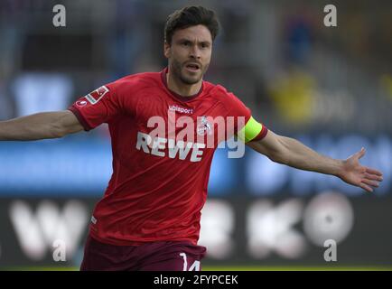 Kiel, Germany. 29th May, 2021. Football, Bundesliga, Relegation, Second leg, Holstein Kiel - 1. FC Köln, Holstein-Stadion: Cologne's midfielder Jonas Hector. IMPORTANT NOTE: In accordance with the regulations of the DFL Deutsche Fußball Liga and the DFB Deutscher Fußball-Bund, it is prohibited to use or have used photographs taken in the stadium and/or of the match in the form of sequence pictures and/or video-like photo series. Credit: Carmen Jaspersen/dpa/Alamy Live News Stock Photo