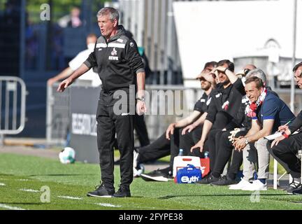 Kiel, Germany. 29th May, 2021. Football, Bundesliga, Relegation, Second leg, Holstein Kiel - 1. FC Köln, Holstein-Stadion: Cologne's coach Friedhelm Funkel. IMPORTANT NOTE: In accordance with the regulations of the DFL Deutsche Fußball Liga and the DFB Deutscher Fußball-Bund, it is prohibited to use or have used photographs taken in the stadium and/or of the match in the form of sequence pictures and/or video-like photo series. Credit: Carmen Jaspersen/dpa/Alamy Live News Stock Photo