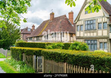 HEADCORN, UK - MAY 26, 2021: View of Grade II Listed Shakespeare House and The Chequers - cloth hall, built in 1480 in Headcorn, Kent Stock Photo