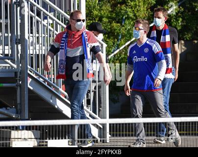 Kiel, Germany. 29th May, 2021. Football, Bundesliga, Relegation, Second leg, Holstein Kiel - 1. FC Köln, Holstein-Stadion: Kiel fans leave the stadium before the end of the match. IMPORTANT NOTE: In accordance with the regulations of the DFL Deutsche Fußball Liga and the DFB Deutscher Fußball-Bund, it is prohibited to use or have used photographs taken in the stadium and/or of the match in the form of sequence pictures and/or video-like photo series. Credit: Carmen Jaspersen/dpa/Alamy Live News Stock Photo