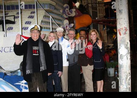 December 30, 2014, Pasadena, CA, USA: LOS ANGELES - DEC 30:  Gavin MacLeod, Lauren Tewes, Bernie Kopell, Fred Grandy, Ted Lange, Jill Whelan at the Original ''Love Boat'' Cast decorates Princess Cruises' Rose Parade Float at a Rosemont Pavilion on December 30, 2014 in Pasadena, CA (Credit Image: © Kay Blake/ZUMA Wire) Stock Photo