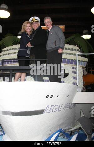 December 30, 2014, Pasadena, CA, USA: LOS ANGELES - DEC 30:  Jill Whelan, Gavin MacLeod, Fred Grandy at the Original ''Love Boat'' Cast decorates Princess Cruises' Rose Parade Float at a Rosemont Pavilion on December 30, 2014 in Pasadena, CA (Credit Image: © Kay Blake/ZUMA Wire) Stock Photo