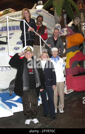 December 30, 2014, Pasadena, CA, USA: LOS ANGELES - DEC 30:  Top (L-R) Jill Whelan, Ted Lange, Fred Grandy; Bottom (L-R) Gavin MacLeod, Lauren Tewes, Bernie Kopell at the Original ''Love Boat'' Cast decorates Princess Cruises' Rose Parade Float at a Rosemont Pavilion on December 30, 2014 in Pasadena, CA (Credit Image: © Kay Blake/ZUMA Wire) Stock Photo