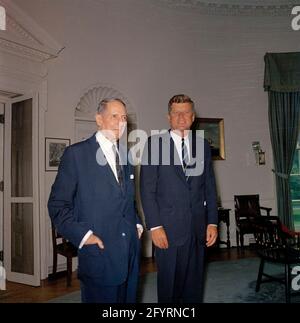 16 August 1962 President John F. Kennedy meeting with General Douglas MacArthur, 10:50AM, in the Oval Office of the White House. Stock Photo