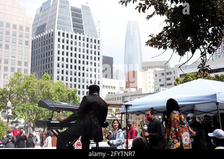 San Francisco, USA. 29th May, 2021. People perform to celebrate the Asian Pacific American Heritage Month at Portsmouth Square in Chinatown in San Francisco, California, the United States, May 29, 2021. Credit: Wu Xiaoling/Xinhua/Alamy Live News Stock Photo