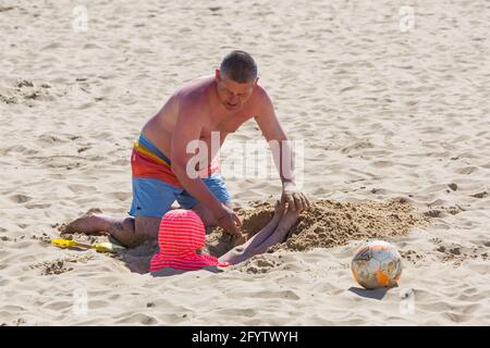 Bournemouth, Dorset UK. 30th May 2021. UK weather: hot and sunny at Bournemouth beaches, as people flock to the seaside to enjoy the sunshine for Bank Holiday Sunday, as more people take staycations because of restrictions on foreign travel due to Covid.  Credit: Carolyn Jenkins/Alamy Live News