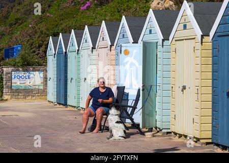 Bournemouth, Dorset UK. 30th May 2021. UK weather: hot and sunny at Bournemouth beaches, as people flock to the seaside to enjoy the sunshine for Bank Holiday Sunday, as more people take staycations because of restrictions on foreign travel due to Covid.  Credit: Carolyn Jenkins/Alamy Live News