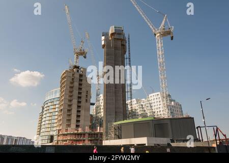 New housing complexes surrounding the redevelopment of Battersea Power Station, London, England, U.K. Stock Photo