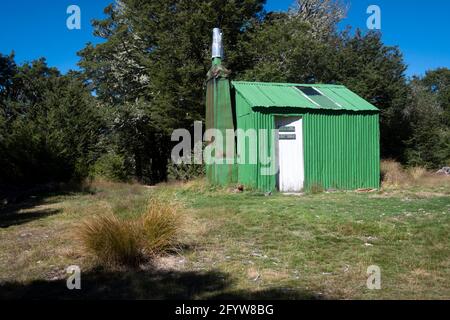 'Bealey Top Hut'' Musterer's hut on Bealey Spur track, Arthurs Pass, Canterbury, South Island, New Zealand Stock Photo