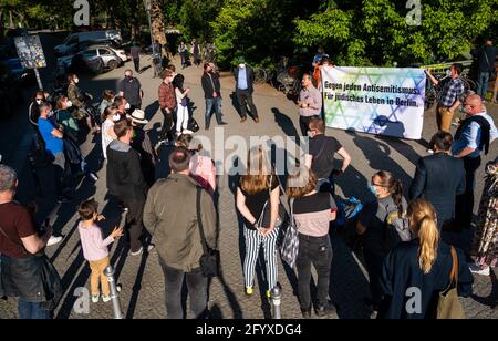 Berlin, Germany. 30th May, 2021. People gather for a vigil against anti-Semitism. Credit: Christophe Gateau/dpa/Ģ����ý Live News Stock Photo