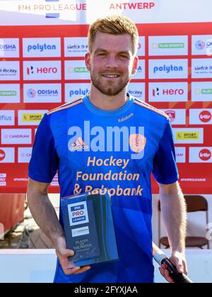 ANTWERP, BELGIUM - MAY 30: Thierry Brinkman of the Netherlands poses for a photo with the award for Player of the Match during the Mens FIH Pro League match between Belgium and Netherlands at Sportcentrum Wilrijkse on May 30, 2021 in Antwerp, Belgium (Photo by Philippe de Putter/Orange Pictures) Stock Photo