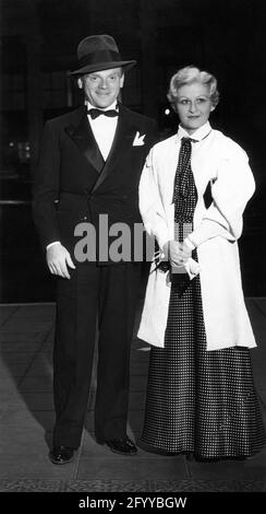 JAMES CAGNEY and his Wife BILLIE / FRANCES CAGNEY candid at the West Coast Premiere of the stage musical MUSIC IN THE AIR with music by Jerome Kern and lyrics by Oscar Hammerstein  II at the Belasco Theatre in Los Angeles on 15th June 1933 Stock Photo