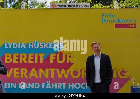 Andreas Silbersack und FDP-Bundeschef Christian Lindner bei einer Wahlkampfveranstaltung am Steintor-Platz am 30.5.2021 in Halle (Saale) Stock Photo