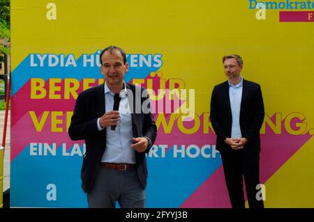 Andreas Silbersack und FDP-Bundeschef Christian Lindner bei einer Wahlkampfveranstaltung am Steintor-Platz am 30.5.2021 in Halle (Saale) Stock Photo