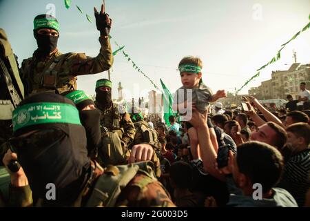 Gaza Strip, Palestine. 30th May, 2021. Members of Martyr Izz al-Din al-Qassam Brigades take part in a military parade in Beit Lahia, northern Gaza Strip. (Photo by Ramez Habboub/Pacific Press) Credit: Pacific Press Media Production Corp./Alamy Live News Stock Photo