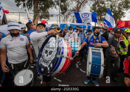 Mexico City, Mexico. 30th May, 2021. MEXICO CITY, MEXICO - MAY 30: Fans of Cruz Azul meet outside the Azteca Stadium to support their team, during the Final of the Closing Tournament of the Mexican Football League, between Cruz Azul and Santos Laguna on May 30, 2021 in Mexico City, Mexico. (Photo by Eyepix/Sipa USA) Credit: Sipa USA/Alamy Live News Stock Photo