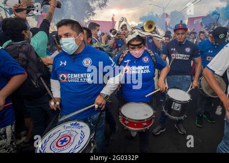 Mexico City, Mexico. 30th May, 2021. MEXICO CITY, MEXICO - MAY 30: Fans of Cruz Azul meet outside the Azteca Stadium to support their team, during the Final of the Closing Tournament of the Mexican Football League, between Cruz Azul and Santos Laguna on May 30, 2021 in Mexico City, Mexico. (Photo by Eyepix/Sipa USA) Credit: Sipa USA/Alamy Live News Stock Photo