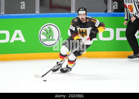 31.05.2021, Riga, Arena Riga, United States vs Germany (2021 IIHF Ice  Hockey World Championship), #53 Moritz Seider (Germany) hit on #16 Ryan  Donato (United States) (Photo by Jari Pestelacci/Just Pictures/Sipa USA  Stock