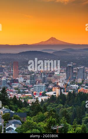Portland, Oregon, USA skyline at dusk with Mt. Hood in the distance. Stock Photo