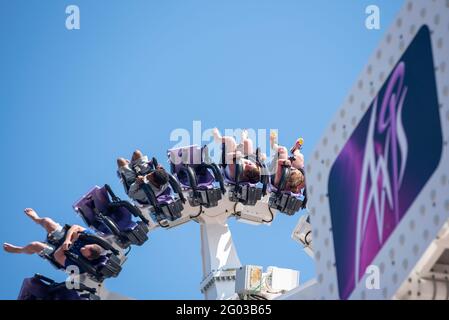 Southend on Sea, Essex, UK. 31st May, 2021. The warm sunny weather has attracted people to the seaside town on the Bank Holiday Monday. Thrill riders on the Axis thrill ride in Adventure Island pleasure park Stock Photo