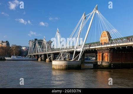 UK, England, London, Golden Jubilee Footbridges and Hungerford Railway Bridge across the River Thames Stock Photo