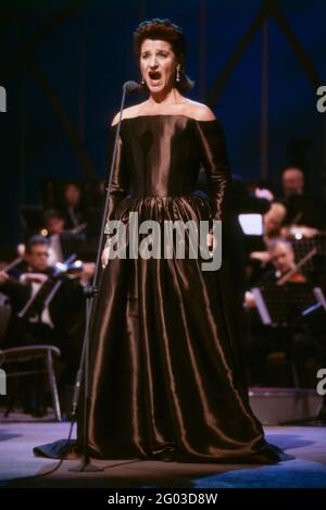 Agnes Baltsa, griechische Opernsängerin, Mezzosopranistin, Auftritt, 1998. Agnes Balta, Greek Opera singer, mezzo-soprano, performance 1998. Stock Photo