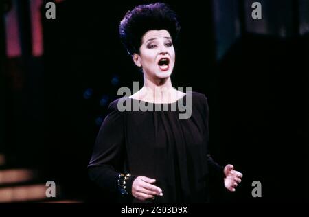 Agnes Baltsa, griechische Opernsängerin, Mezzosopranistin, Auftritt, 1992. Agnes Balta, Greek Opera singer, mezzo-soprano, performance 1992. Stock Photo