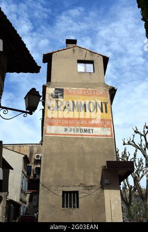 Vintage Wall Painting Advert for Grammont Television on Corner Block in the Old Town or Historic District Saint-Rémy-de-Provence Provence france Stock Photo