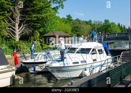 Maidenhead, Berkshire, UK. 31st May, 2021. Thames Valley Police have reported that a woman's body has been recovered in the River Thames at Boulters Lock today at 7.15am. It has been reported in the press that the body was found by a walker near to the Boathouse Restaurant. The woman has yet to be identified and the death is being treated as unexplained. Boulters Lock closed around 8am this morning and reopened just before 5pm when a queue of waiting boats were allowed through the lock again following the Police investigation. Credit: Maureen McLean/Alamy Live News Stock Photo