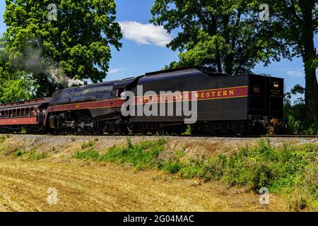 Paradise, PA, USA - May 31, 2021: The Norfolk & Western Class J 611, the sole survivor of 14 Class J steam locomotives, runs the rails of the historic Stock Photo