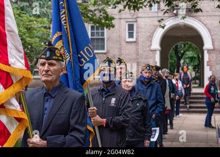 NEW YORK, NY – MAY 31: participants lineup at the American Legion Boulevard Gardens 2021 Memorial Day Ceremony on May 31, 2021 in the Queens borough of New York City. Memorial Day is a federal holiday honoring military personnel who have died in performance of their military duties. Credit: Ron Adar/Alamy Live News Stock Photo