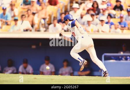 Los Angeles Dodgers outfielder Brett Butler stealing second base -- Please  credit photographer Kirk Schlea Stock Photo - Alamy