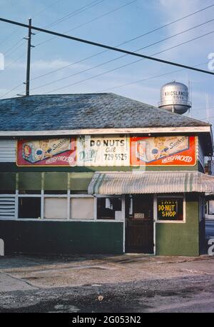 1970s America -   Donut shop, Kingsland, Georgia 1979 Stock Photo