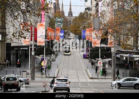 Melbourne, Australia. 28th May, 2021. Photo taken on May 28, 2021 shows an empty street in Melbourne, Australia. The Australian state of Victoria went into the fifth day of its lockdown on Tuesday with the number of COVID-19 cases in the latest outbreak having risen to 54. Credit: Bai Xue/Xinhua/Alamy Live News Stock Photo