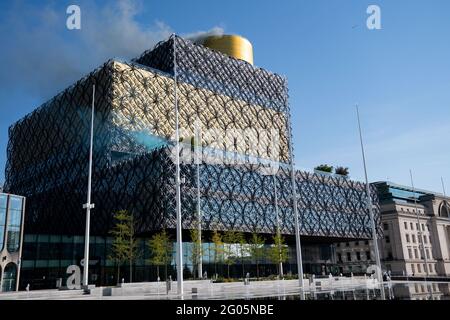 Smoke is released from Birmingham Library to represent nitrogen oxides saved by the clean air zone launched today in Birmingham. The Birmingham Clean Air Zone (CAZ) charges highly-polluting vehicles, including cars, for entering the heart of Birmingham. Under the scheme non-compliant cars, taxis and vans will have to pay an £8 daily charge – with enforcement cameras operating around the clock every day of the year. Picture date: Tuesday June 1, 2021. Stock Photo
