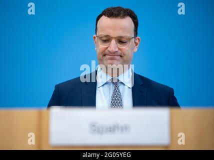 Berlin, Germany. 01st June, 2021. Jens Spahn (CDU), Federal Minister of Health, comments on the current Corona situation at the Federal Press Conference. Credit: Bernd von Jutrczenka/dpa/Alamy Live News Stock Photo