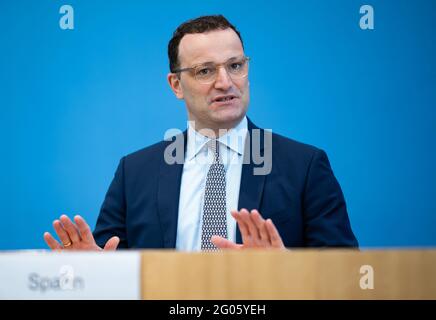 Berlin, Germany. 01st June, 2021. Jens Spahn (CDU), Federal Minister of Health, comments on the current Corona situation at the Federal Press Conference. Credit: Bernd von Jutrczenka/dpa/Alamy Live News Stock Photo