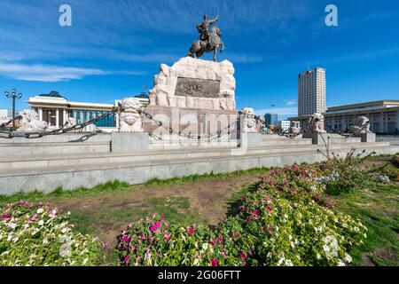 Bronze statue of Sukhbaatar on the Sukhbaatar Square or Genghis Khan Square  with the Government Palace in Ulaanbaatar. Mongolia Stock Photo