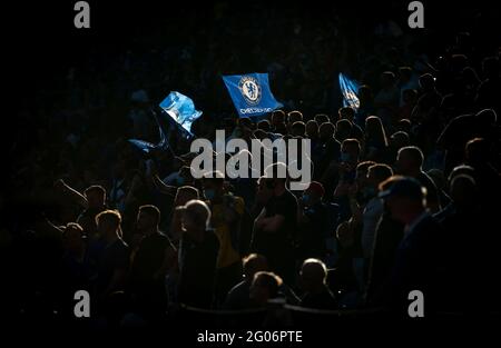 Ryal Quay, UK. 29th May, 2021. Chelsea supporters during the UEFA Champions League Final match between Manchester City and Chelsea at The Est‡dio do Drag‹o, Porto, Portugal on 29 May 2021. Photo by Andy Rowland. Credit: PRiME Media Images/Alamy Live News Stock Photo