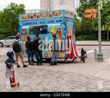 New York, USA. 20th May, 2021. Ice cream cart in Hudson yards in New York on Monday, May 31, 2021. (ÂPhoto by Richard B. Levine) Credit: Sipa USA/Alamy Live News Stock Photo