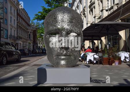 London, United Kingdom. 1st June 2021. 'Meditation 626' by Seo Young-Deok (2018) in Bond Street. The Mayfair Sculpture Trail is an outdoor exhibition in Central London's Mayfair area, which showcases new sculptures as well as permanent public artworks in the area. It takes place 2 - 27 June 2021. (Credit: Vuk Valcic / Alamy Live News) Stock Photo