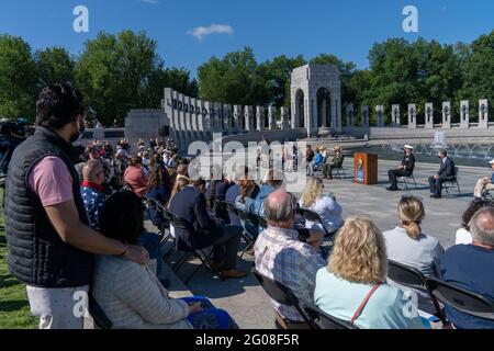 Washington, DC May 31. 2021. Veterans' day special ceremony at World War II memorial on Memorial Day in Washington, DC on May 31, 2021. (Photo by Mihoko Owada/ Credit: Sipa USA/Alamy Live News Stock Photo