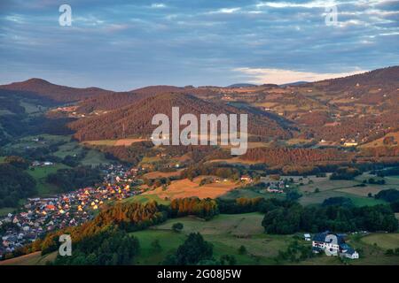 ORBEY ET LES VOSGES DEPUIS LE GRAND FAUDE, PARC NATUREL REGIONAL DES BALLONS DES VOSGES, HAUT-RHIN (68) FRANCE Stock Photo