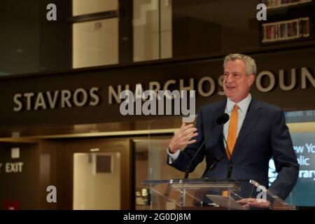 New York, NY, USA. 1st June, 2021. New York City Mayor Bill De Blasio gives remarks at the official opening of the New York Public Library's Stavros Niarchos Foundation Library on June 1, 2021 in New York City. Credit: Mpi43/Media Punch/Alamy Live News Stock Photo