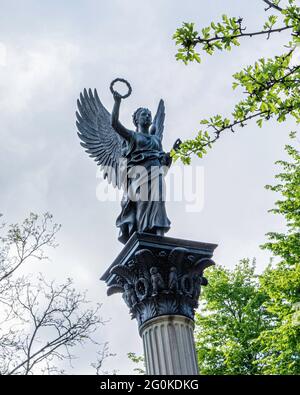 Invalidenfriedhof,Mitte,Berlin.Angel sculpture on column in Invaliden Cemetery Stock Photo