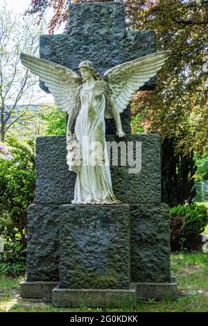 Sculpture of an angel in old military cemetery, Invalidenfriedhof, Mitte, Berlin.     Invalidenfriedhof cemetery was established in 1748 as a military Stock Photo
