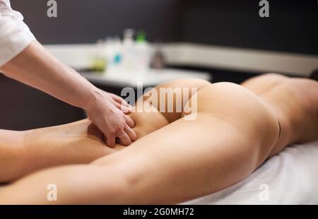 https://l450v.alamy.com/450v/2g0mh72/deep-tissue-massage-on-a-hip-of-the-woman-gluteus-muscles-2g0mh72.jpg